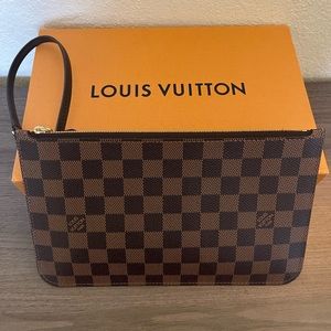 Louis Vuitton neverfull pouch